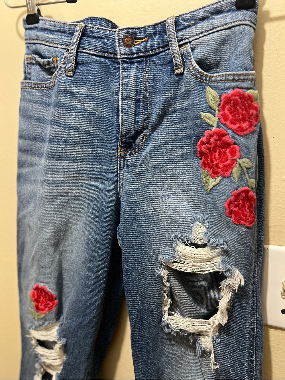 HOLLISTER HI RISE SLIM STRAIGHT FLOWER JEANS SIZE 25